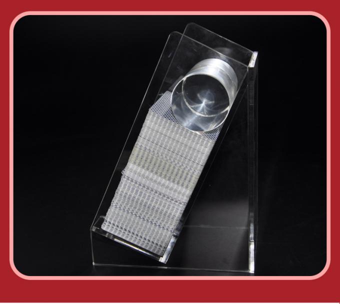 多副扑克牌在圆柱废牌盒中的收纳效果